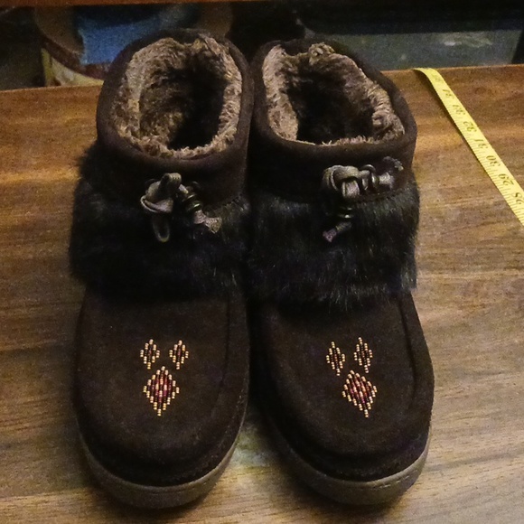 Manitobah Mukluks - Picture 2 of 5